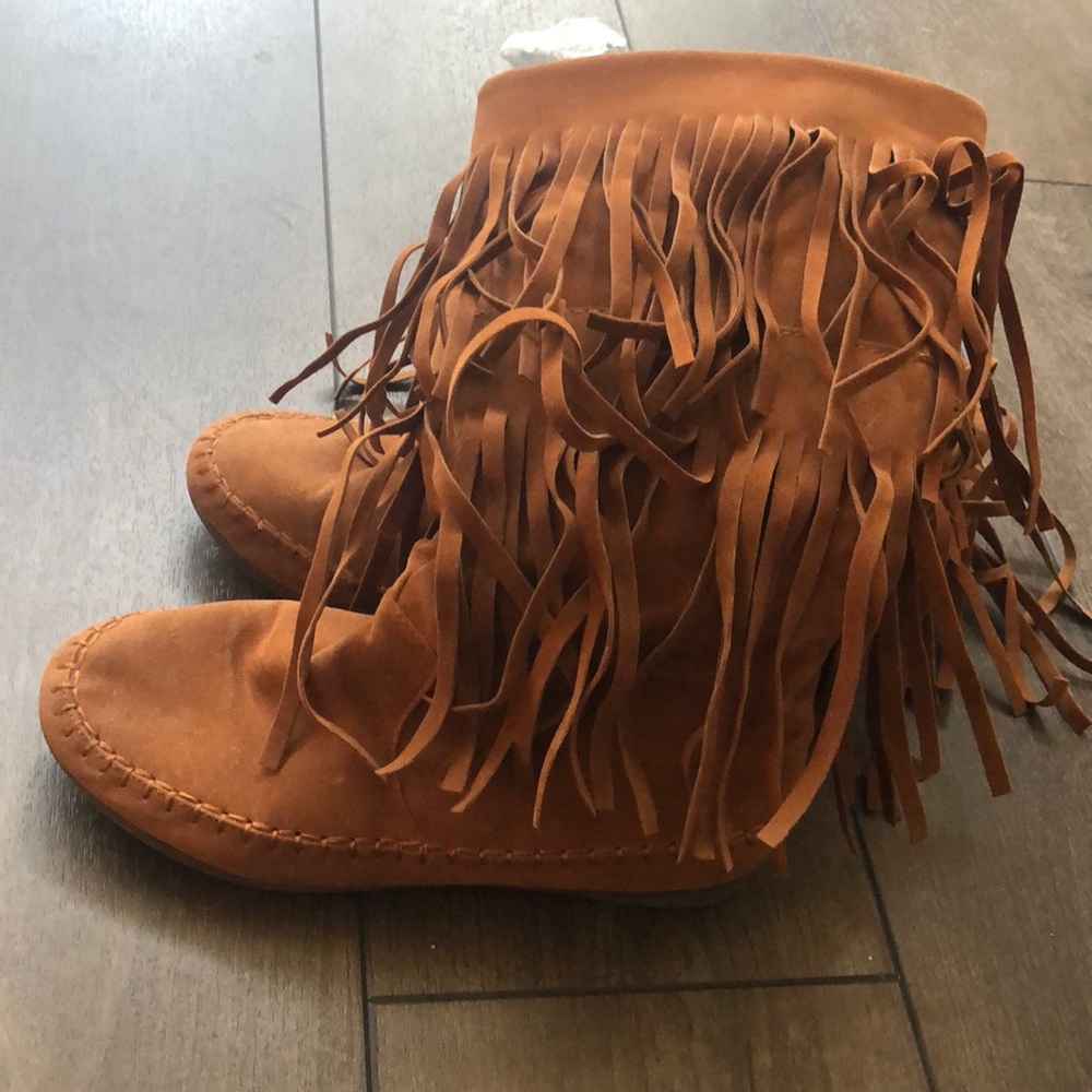 Fringe boots